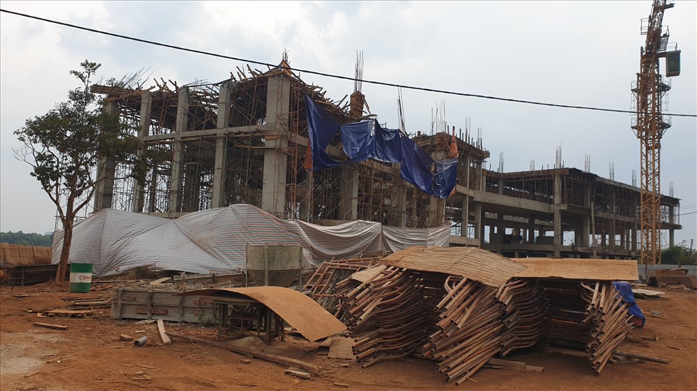 Đắk Lắk: Công trình đang thi công, hàng tấn giàn giáo đổ sập