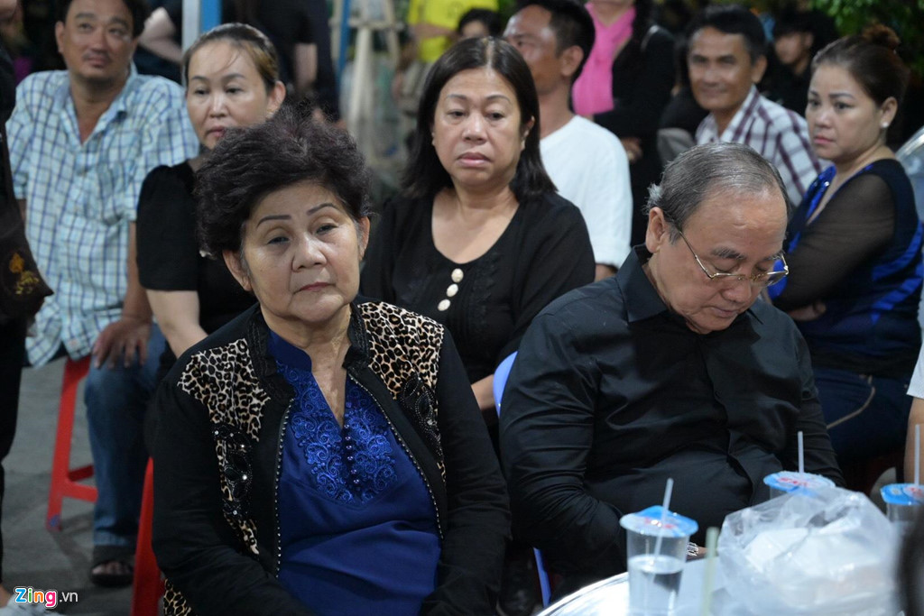 Phương Thanh, Minh Nhí rơi nước mắt giây phút tiễn đưa Anh Vũ