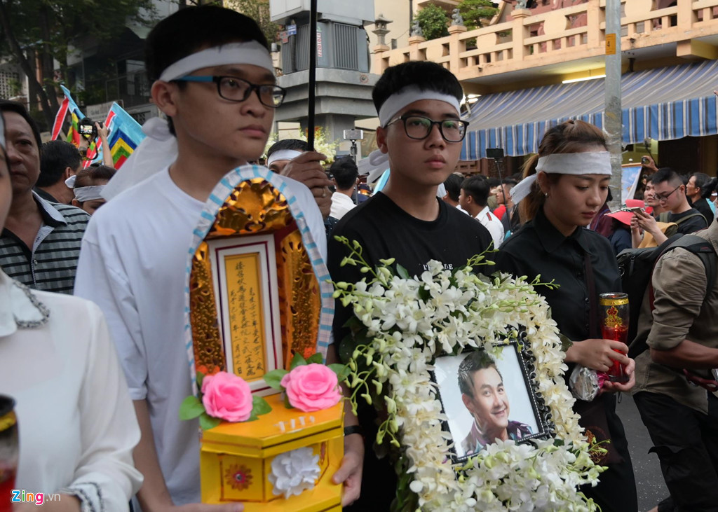 Phương Thanh, Minh Nhí rơi nước mắt giây phút tiễn đưa Anh Vũ