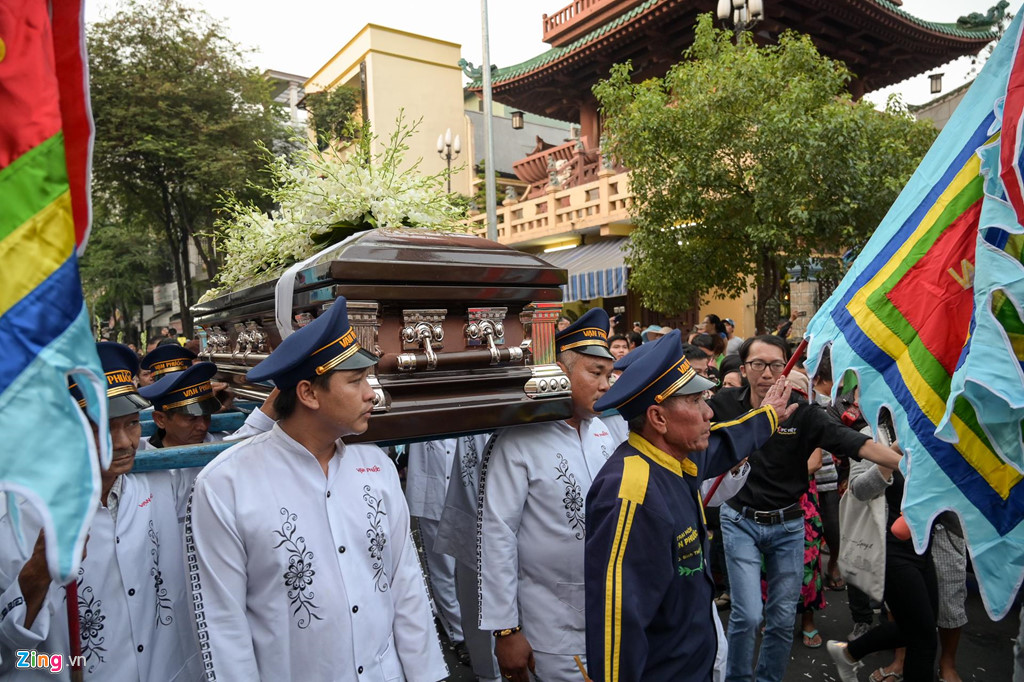 Phương Thanh, Minh Nhí rơi nước mắt giây phút tiễn đưa Anh Vũ