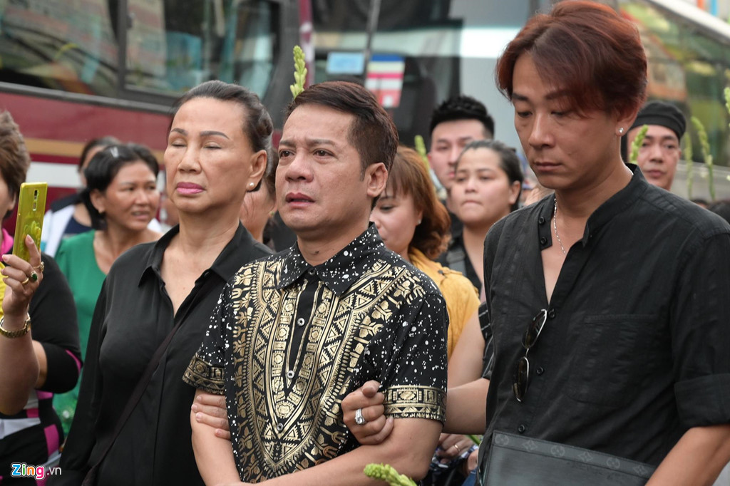 Phương Thanh, Minh Nhí rơi nước mắt giây phút tiễn đưa Anh Vũ