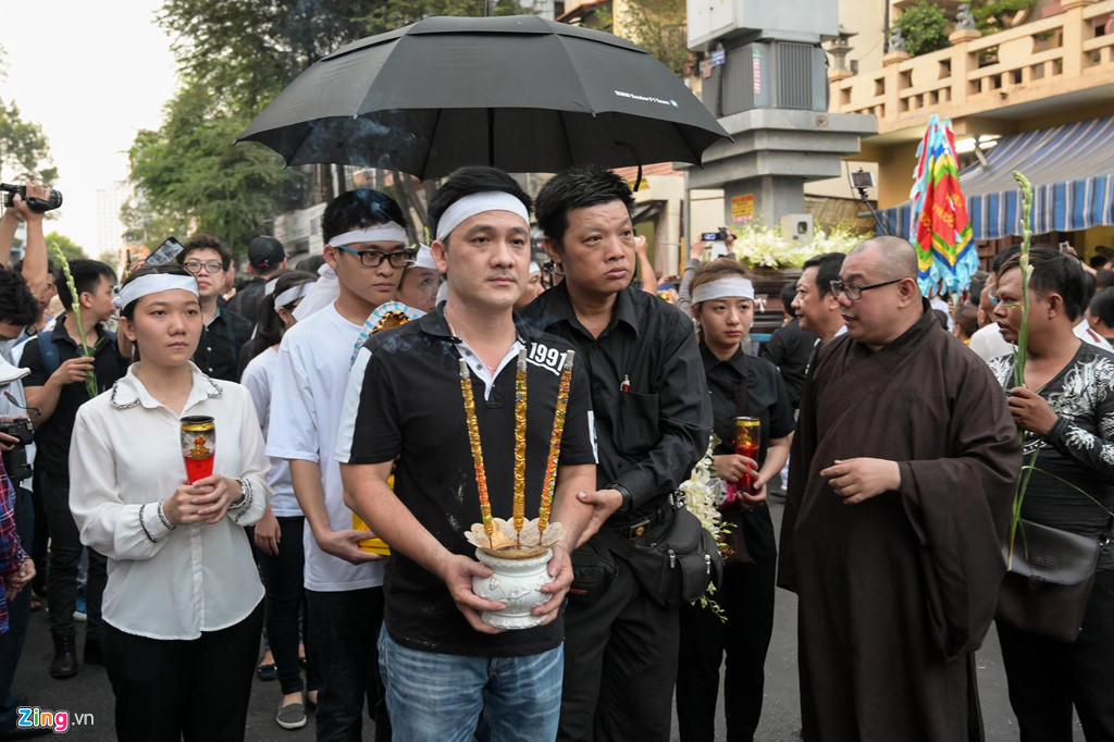 Phương Thanh, Minh Nhí rơi nước mắt giây phút tiễn đưa Anh Vũ