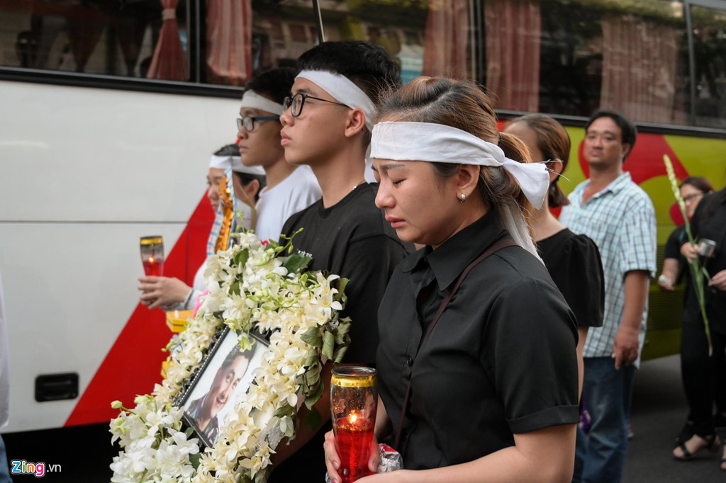 Phương Thanh, Minh Nhí rơi nước mắt giây phút tiễn đưa Anh Vũ