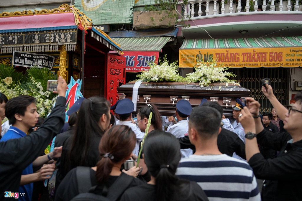 Phương Thanh, Minh Nhí rơi nước mắt giây phút tiễn đưa Anh Vũ