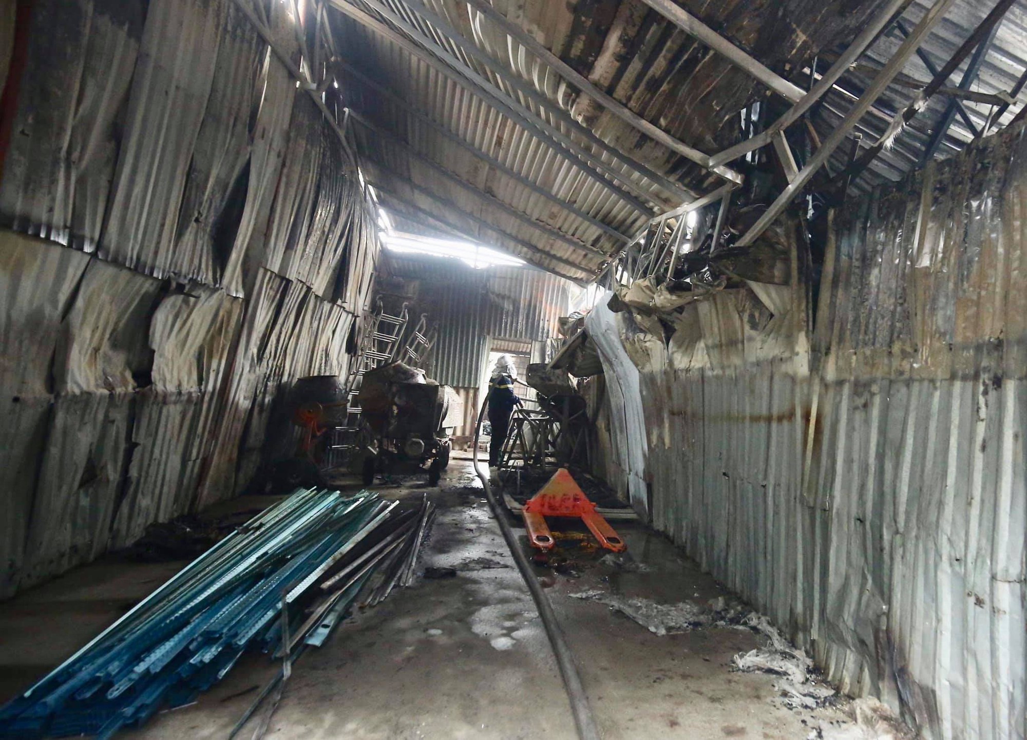 Đã tìm thấy 7 thi thể trong vụ cháy kinh hoàng khiến 8 người chết và mất tích ở Hà Nội