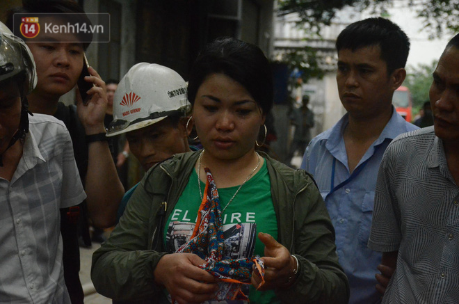 Cuộc gọi lạ báo tin con và cháu gặp nạn trong vụ cháy nhà xưởng khiến 8 người chết và mất tích ở Hà Nội