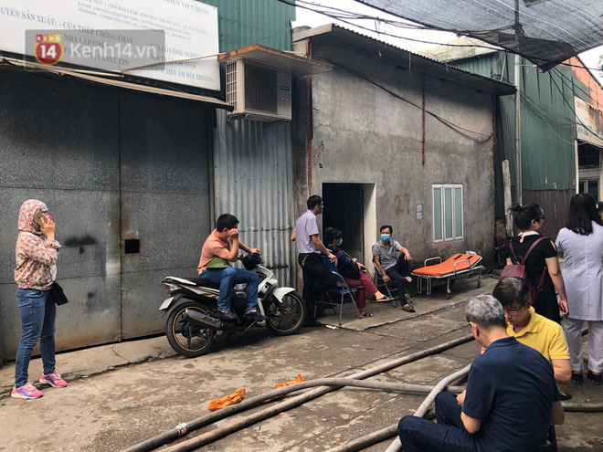 Cuộc gọi lạ báo tin con và cháu gặp nạn trong vụ cháy nhà xưởng khiến 8 người chết và mất tích ở Hà Nội