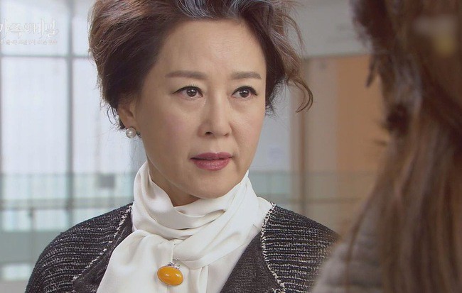 Cho con dâu ở cữ ăn trứng luộc với nước mắm mỗi ngày, nhưng hễ có khách là mẹ chồng lại thay đổi 180 độ