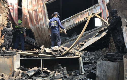 Ngôi đền của cha mẹ tài tử Hoàn Châu cách cách bị cháy