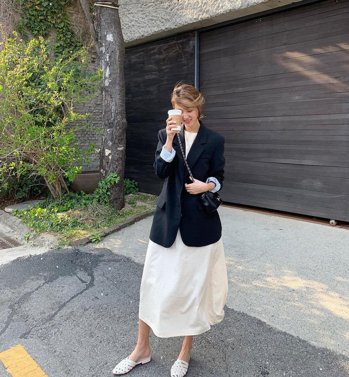 Tham khảo 15 set đồ này của các quý cô châu Á để không bỡ ngỡ khi thời tiết mới chớm hè