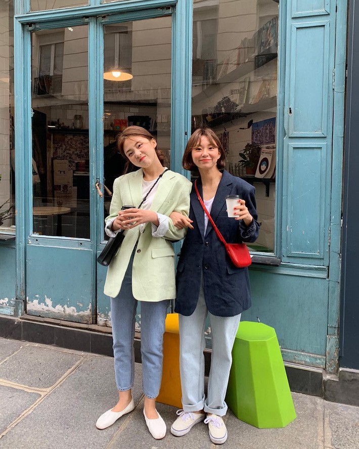 Tham khảo 15 set đồ này của các quý cô châu Á để không bỡ ngỡ khi thời tiết mới chớm hè