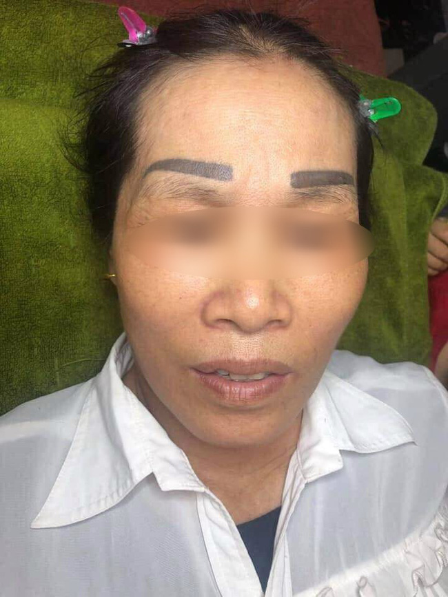 Chọn mặt gửi nhầm chỗ, nữ khách hàng nhận về ngay đôi lông mày chị em với bản gốc khiến ai nhìn cũng bật cười