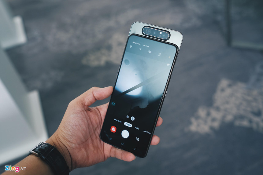 Với Galaxy A80, các đối thủ của Samsung đã không còn an toàn