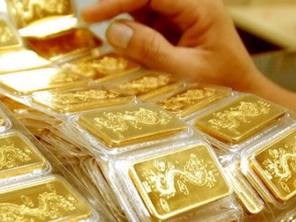 Giá vàng hôm nay 12/4: USD tăng, vàng tụt giảm