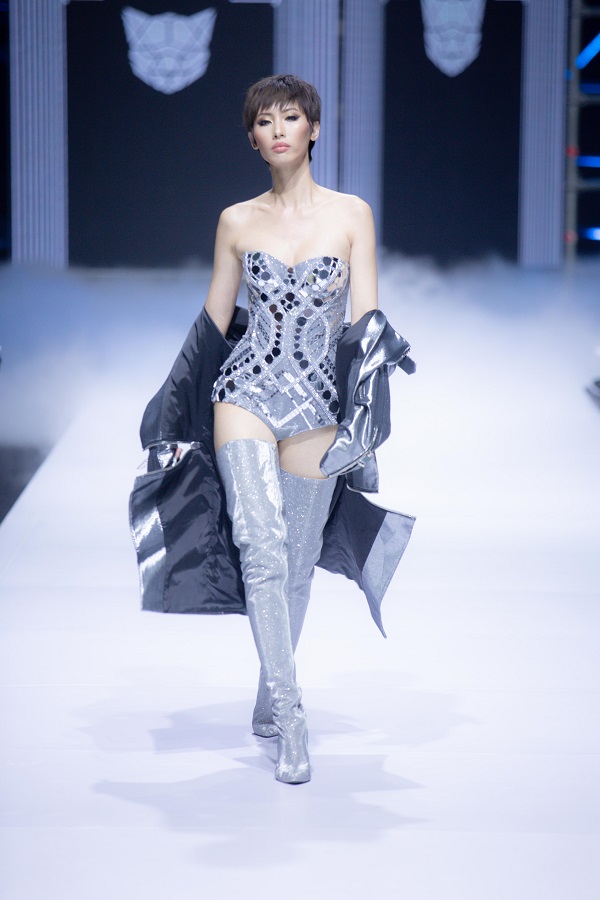 Minh Tú sexy trong show diễn của Chung Thanh Phong Minh Tú sexy trong show diễn của Chung Thanh Phong