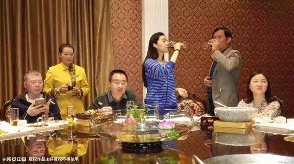 Bị tung tin ngủ với Phùng Tiểu Cương, cướp vai diễn của đồng nghiệp, Phạm Băng Băng xử lý như thế nào?