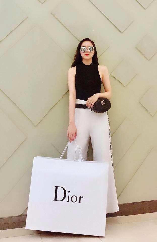 Cuộc sống sang chảnh chuẩn rich kid của hot girl ngủ gật