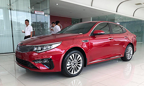 Kia Optima 2019 giá từ 789 triệu - chờ đối đầu Toyota Camry nhập khẩu