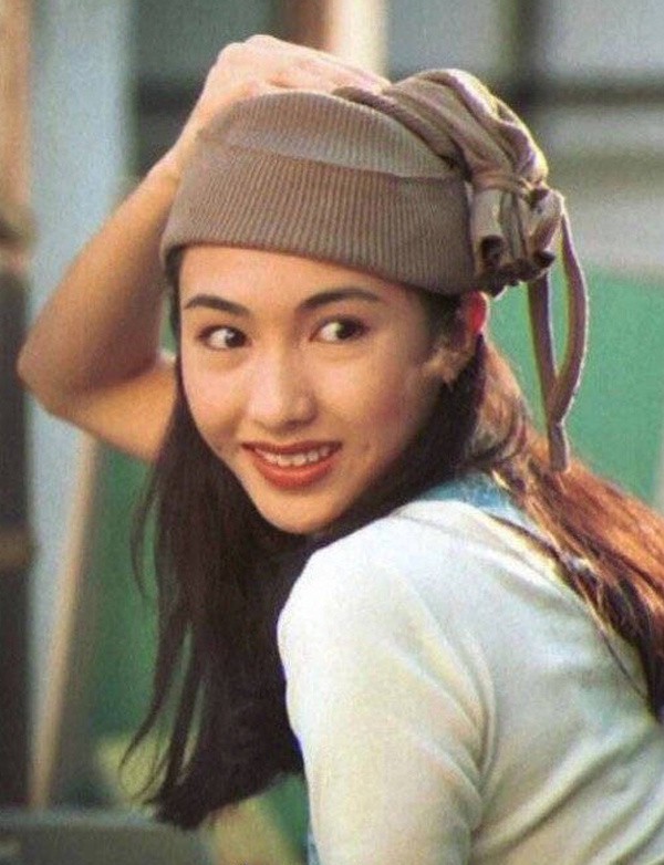 Lê Tư hồi trẻ đẹp thế nào mà Trương Bá Chi phải nói: Ở Hong Kong tôi chỉ thừa nhận cô ấy đẹp hơn tôi