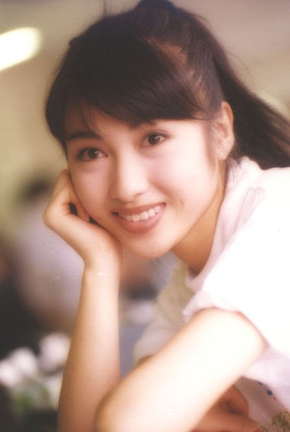 Lê Tư hồi trẻ đẹp thế nào mà Trương Bá Chi phải nói: Ở Hong Kong tôi chỉ thừa nhận cô ấy đẹp hơn tôi