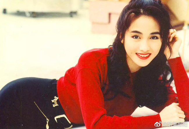 Lê Tư hồi trẻ đẹp thế nào mà Trương Bá Chi phải nói: Ở Hong Kong tôi chỉ thừa nhận cô ấy đẹp hơn tôi