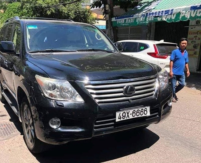 Chủ khách sạn lái Lexus 570 tông 4 người chết bị hoảng loạn, có nhiều lời khai khó hiểu