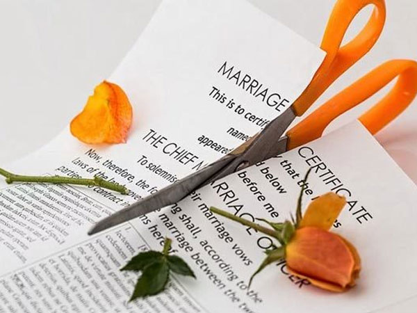 Tố chồng già rẻ tiền, vợ trẻ đòi ly hôn ngay trong tuần trăng mật