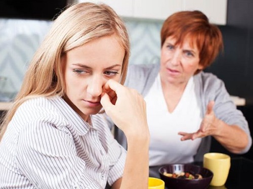 Không chịu nổi mẹ chồng, con dâu bật tanh tách còn đòi ly hôn trước sự ngỡ ngàng