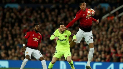 Mourinho bảo vệ Smalling sau pha thúc cùi chỏ Messi Mourinho bảo vệ Smalling sau pha thúc cùi chỏ Messi