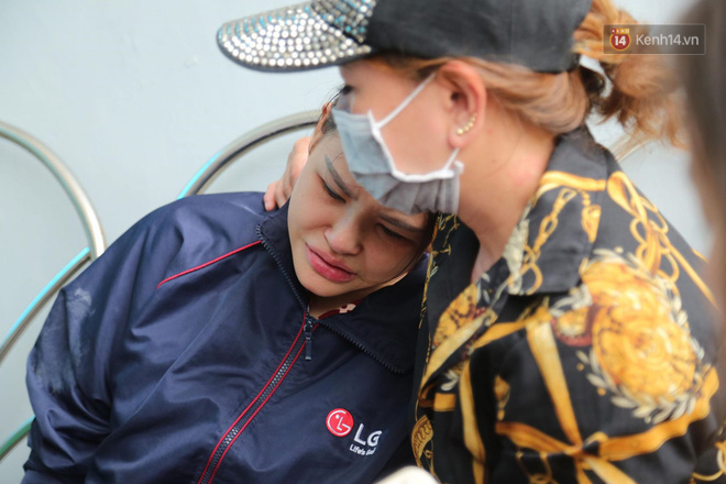 Chị gái khóc ngất tại bệnh viện khi nhận ra thi thể em trai qua chiếc vòng bạc: Nó mới bảo bố con có người yêu rồi, con lấy vợ nhé