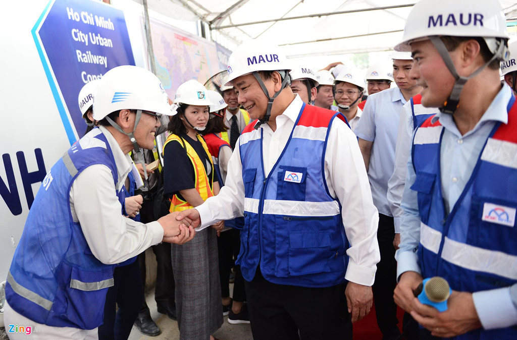 Thủ tướng Nguyễn Xuân Phúc xuống ga ngầm thị sát metro số 1 của TP.HCM