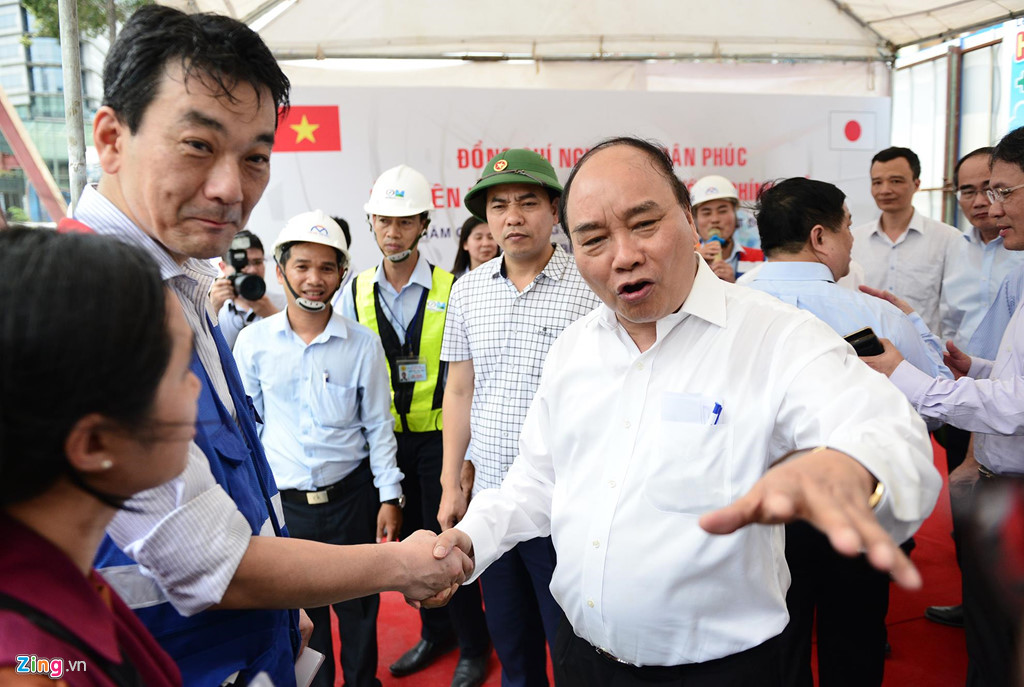 Thủ tướng Nguyễn Xuân Phúc xuống ga ngầm thị sát metro số 1 của TP.HCM