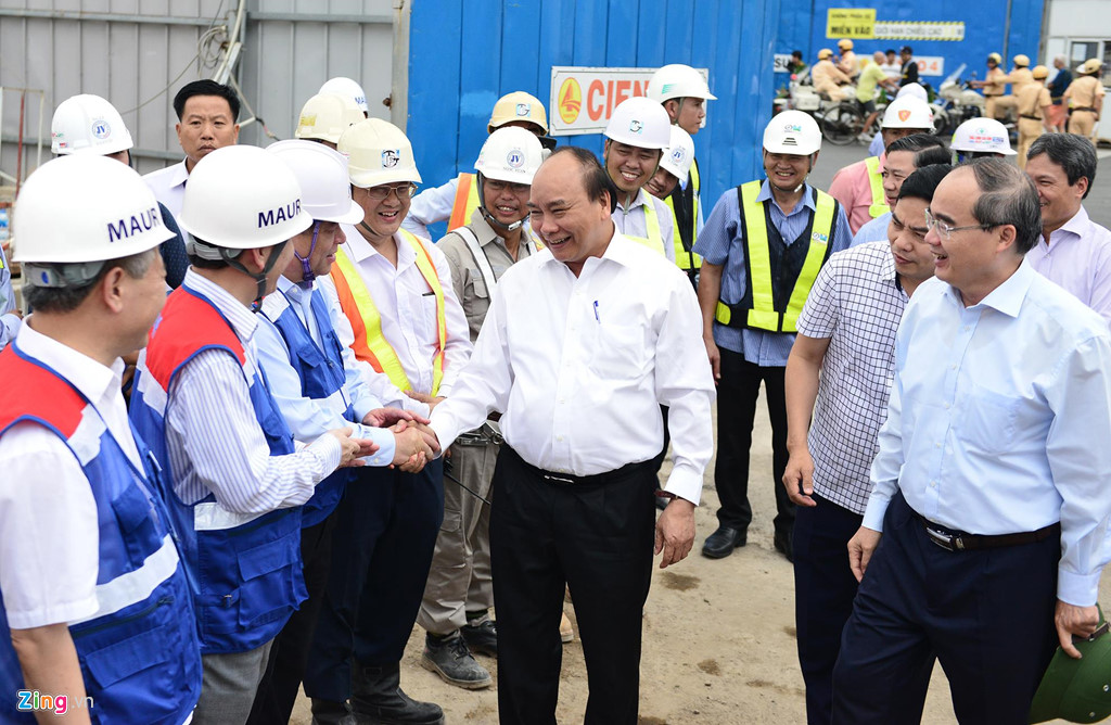 Thủ tướng Nguyễn Xuân Phúc xuống ga ngầm thị sát metro số 1 của TP.HCM