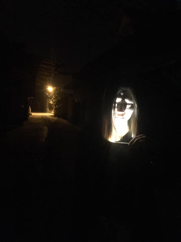 Bức ảnh tập thể chụp ở Sapa chứng minh khi thời tiết quá mịt mù, đừng dại dột cứu sáng bằng flash điện thoại