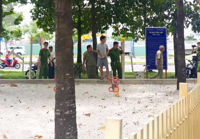 TP.HCM: Chơi ngoài công viên buổi tối, 2 bé gái khoảng 9 tuổi bị nam thanh niên khống chế hiếp dâm