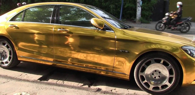 Phúc XO chi gần 1 triệu đồng/ngày thuê xe ô tô màu vàng để di chuyển