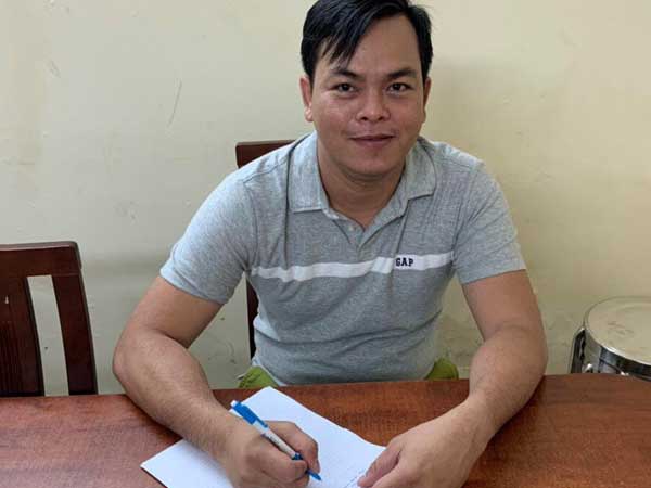 Phúc XO khai nhận toàn bộ nón, dây chuyền quá khổ là vàng giả