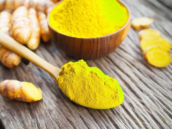 Dùng bột nghệ sai cách, nhiều người rước bệnh vào thân