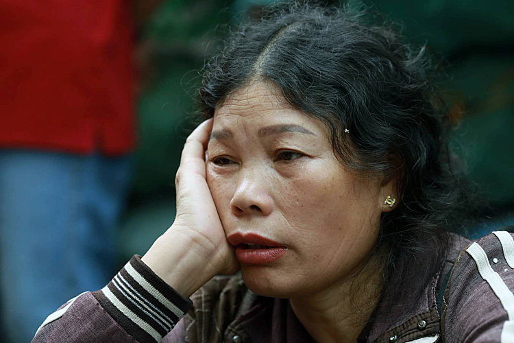 Nhân chứng bất lực nhìn ba mẹ con trong đám cháy ở Trung Văn