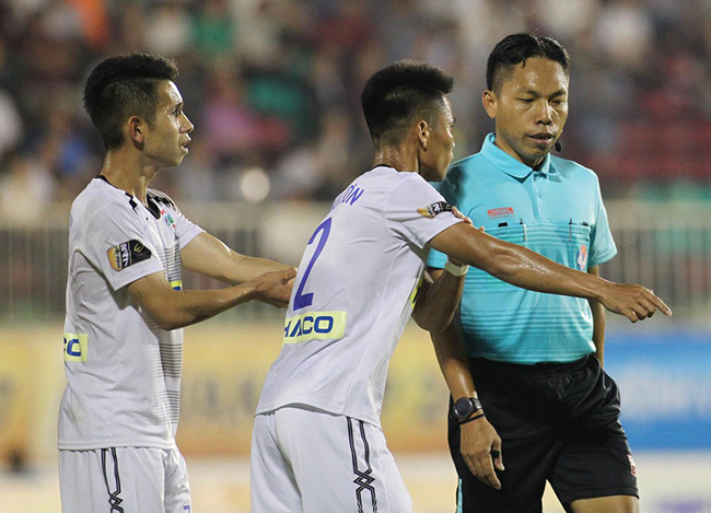 V-League dùng công nghệ VAR: Hay chỗ nào và âu lo ở đâu?