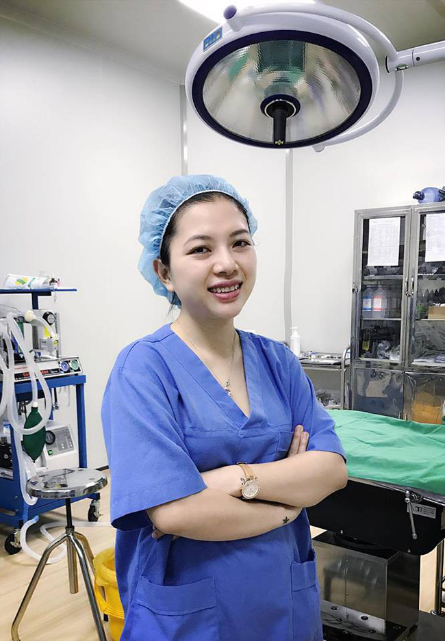 Khám chữa cho bệnh nhân thẩm mỹ mắt hỏng tại spa, bác sĩ đau xót khi phát hiện cô gái dương tính với HIV