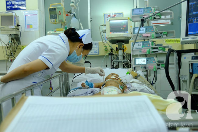 Bé trai 2 tháng tuổi tử vong sau 1 ngày tiêm vắc-xin 5 trong 1: Đến bệnh viện bé đã ngưng tim và chết não