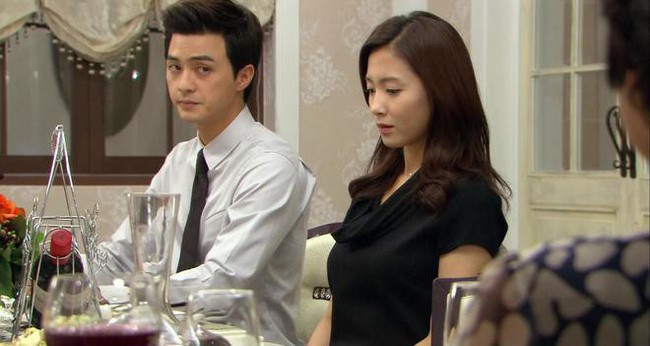 Chị gái chồng vừa cưới xong, tôi buột miệng nói một câu thế này mà cả nhà chồng hung hãn đòi tống cổ tôi về bên mẹ đẻ