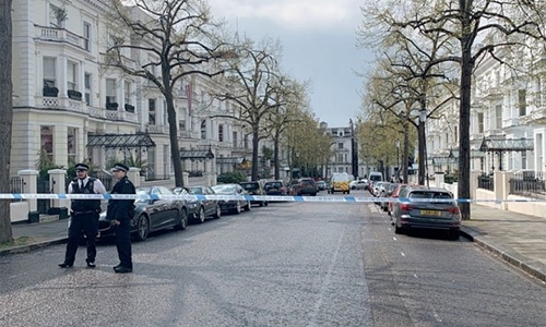 Xe của đại sứ Ukraine tại Anh bị đâm liên tiếp