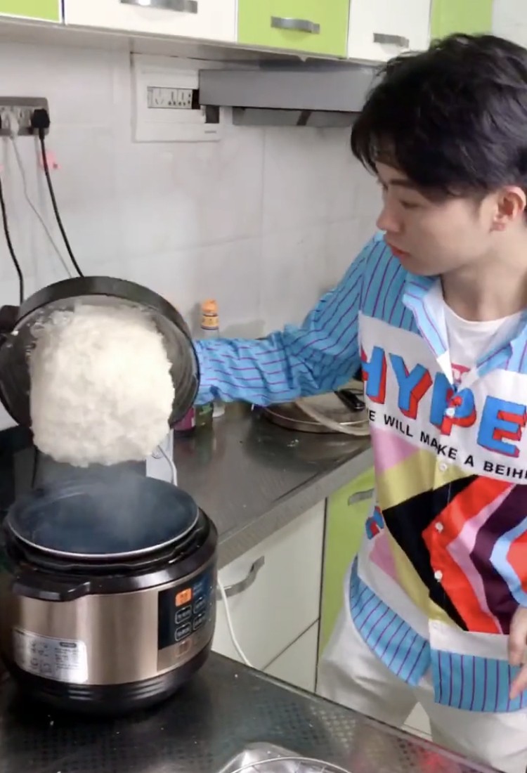 Mua nồi cơm điện vì nghe quảng cáo chống dính, chàng trai khiến dân mạng cười lăn lộn với cái kết ngoài dự đoán