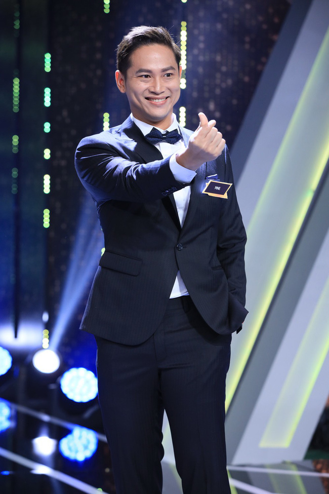 Người ấy là ai? mở màn quá đau tim: Cô gái chọn đúng chàng CEO độc thân duy nhất giữa một rừng sim tím