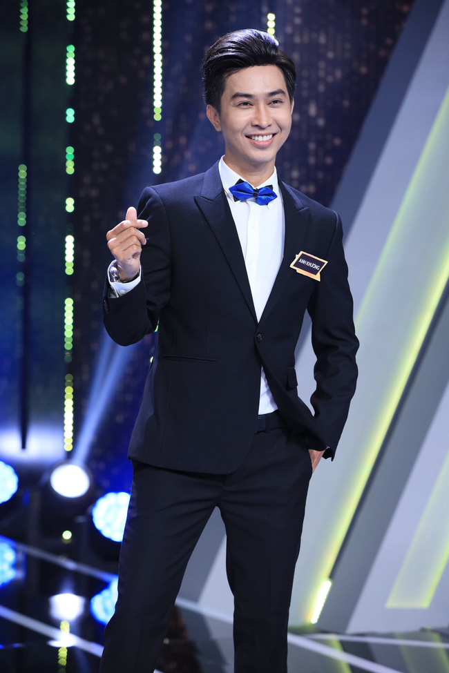 Người ấy là ai? mở màn quá đau tim: Cô gái chọn đúng chàng CEO độc thân duy nhất giữa một rừng sim tím