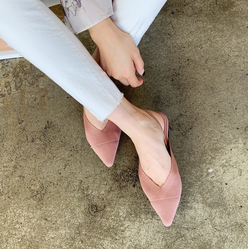 Thực sự tồn tại mẫu giày không chỉ giúp bạn thêm cao ráo, thanh mảnh mà còn sang lên rất nhiều