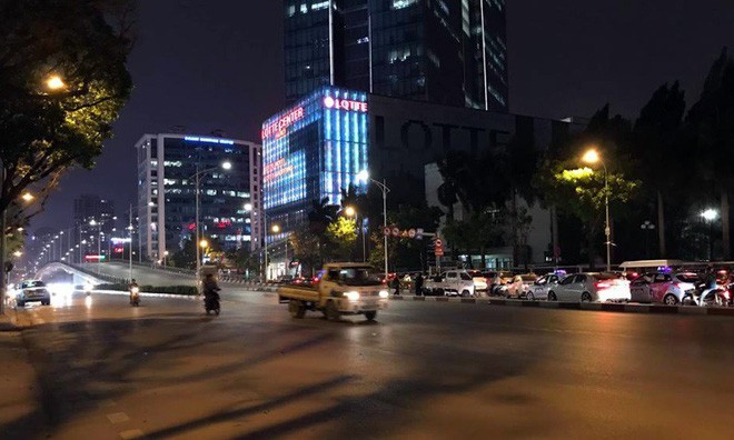 Hà Nội: Nữ tài xế lái ô tô con tông liên hoàn 3 xe máy trên đường Nguyễn Chí Thanh