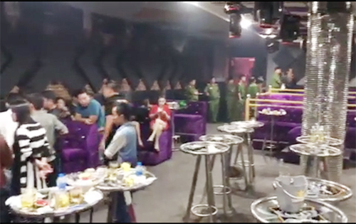 Hàng chục dân chơi phê ma tuý trong quán bar ở Sài Gòn